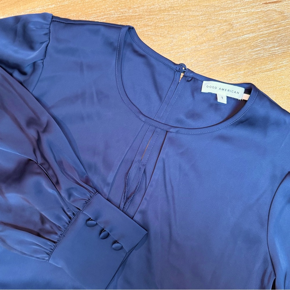NWT GOOD AMERICAN Satin Keyhole Long Sleeve Blue Rinse Blouse Size 1‎ (Small)